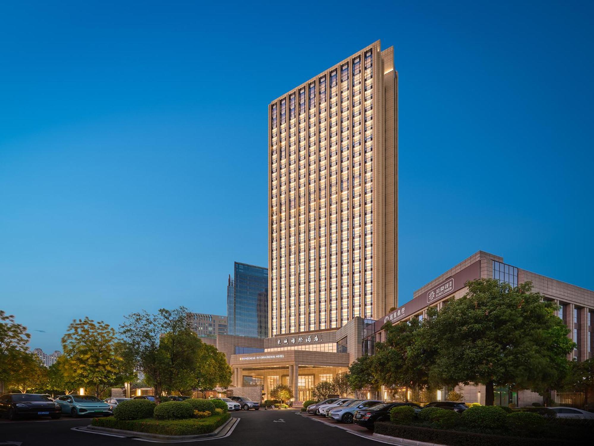 Dongguan Dongcheng International Hotel - Free Shuttle Buses For Executive Room Guests During Canton Fair Exterior photo