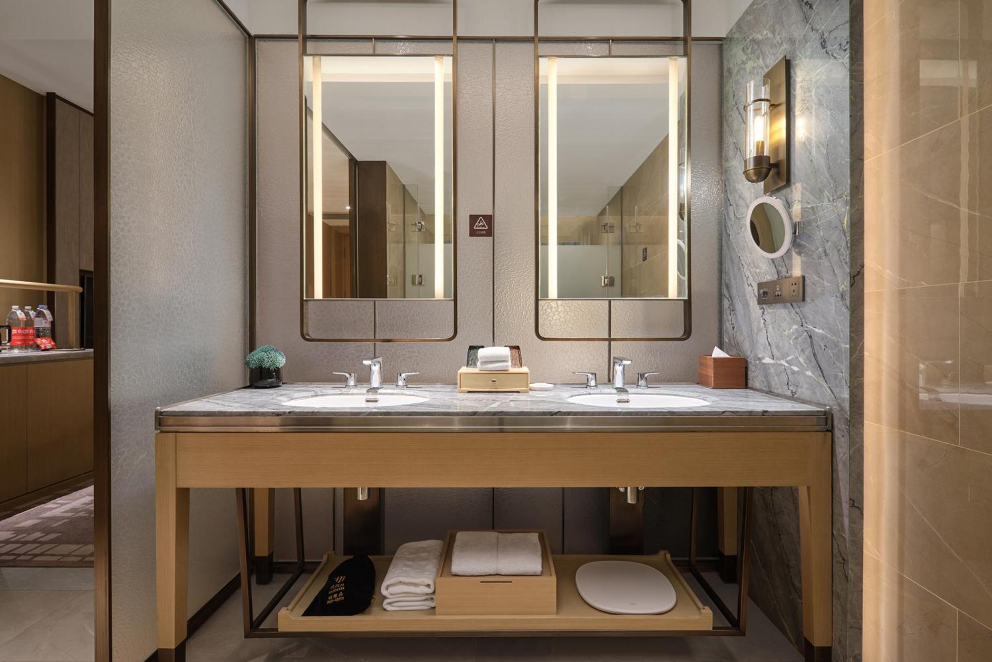 Dongguan Dongcheng International Hotel - Free Shuttle Buses For Executive Room Guests During Canton Fair Exterior photo