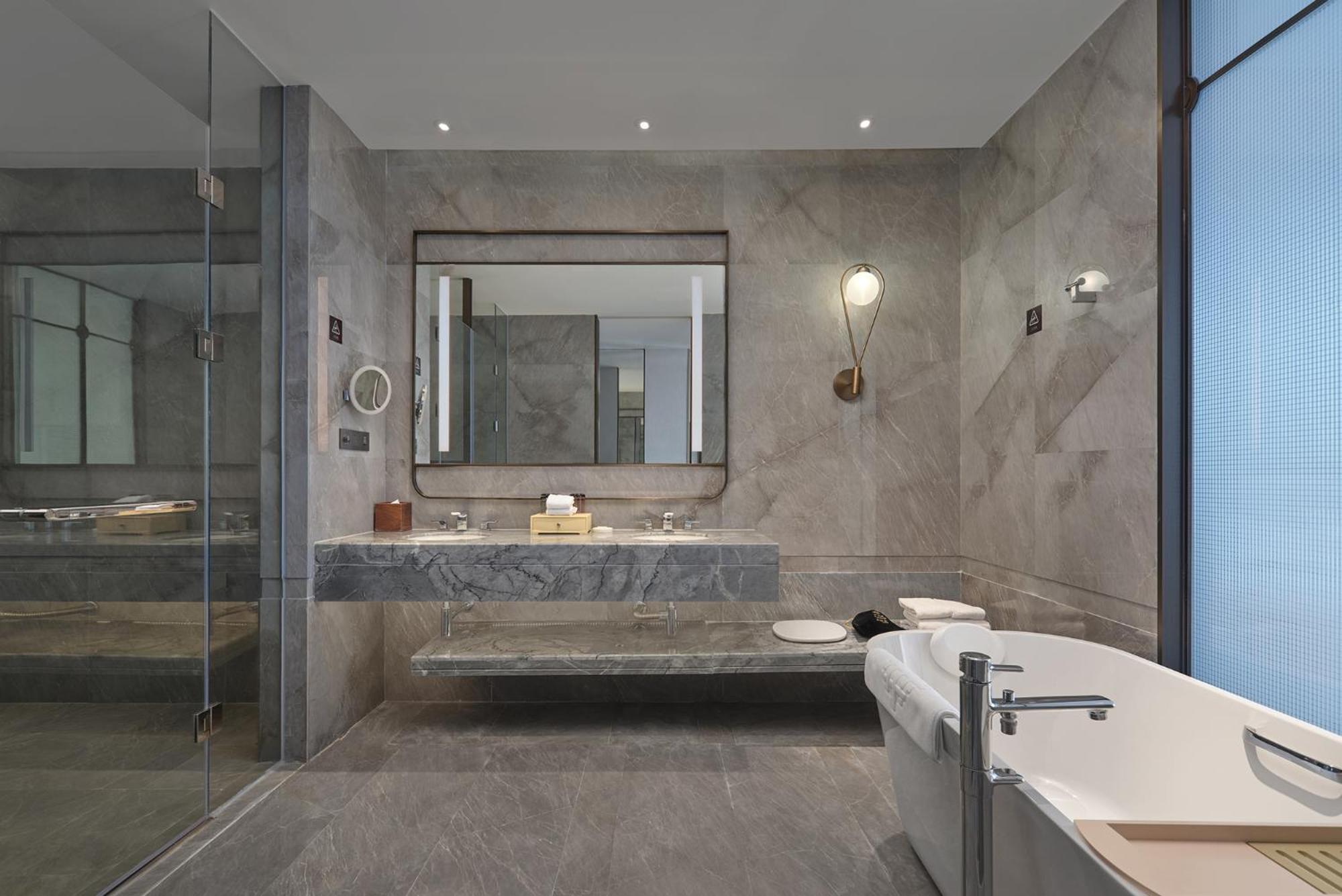 Dongguan Dongcheng International Hotel - Free Shuttle Buses For Executive Room Guests During Canton Fair Exterior photo