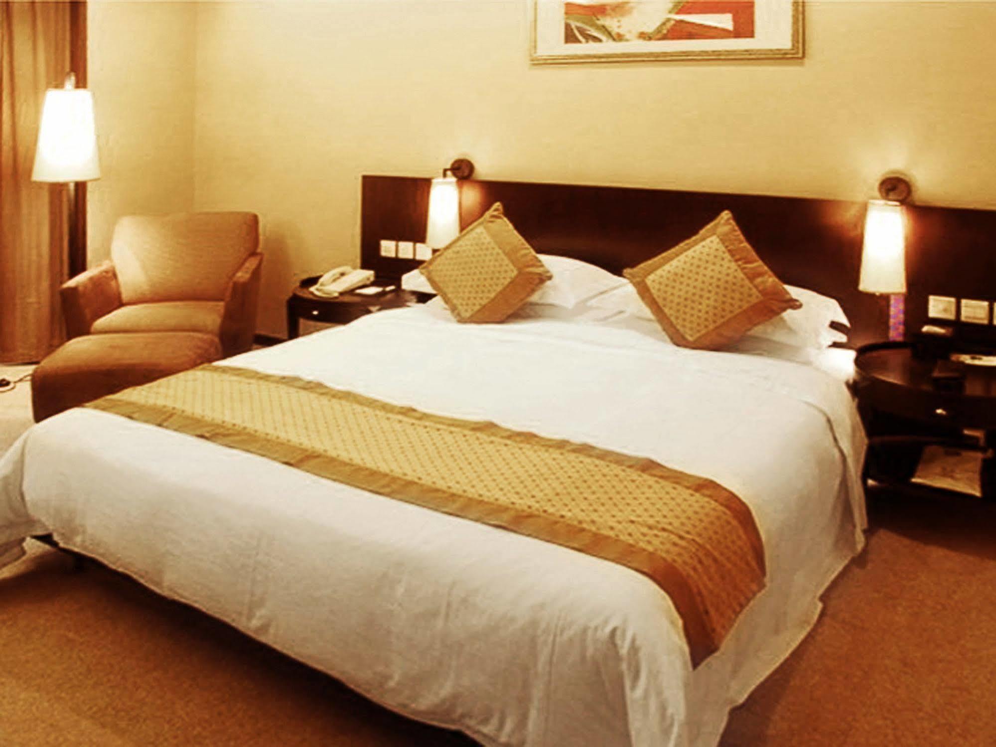 Dongguan Dongcheng International Hotel - Free Shuttle Buses For Executive Room Guests During Canton Fair Exterior photo