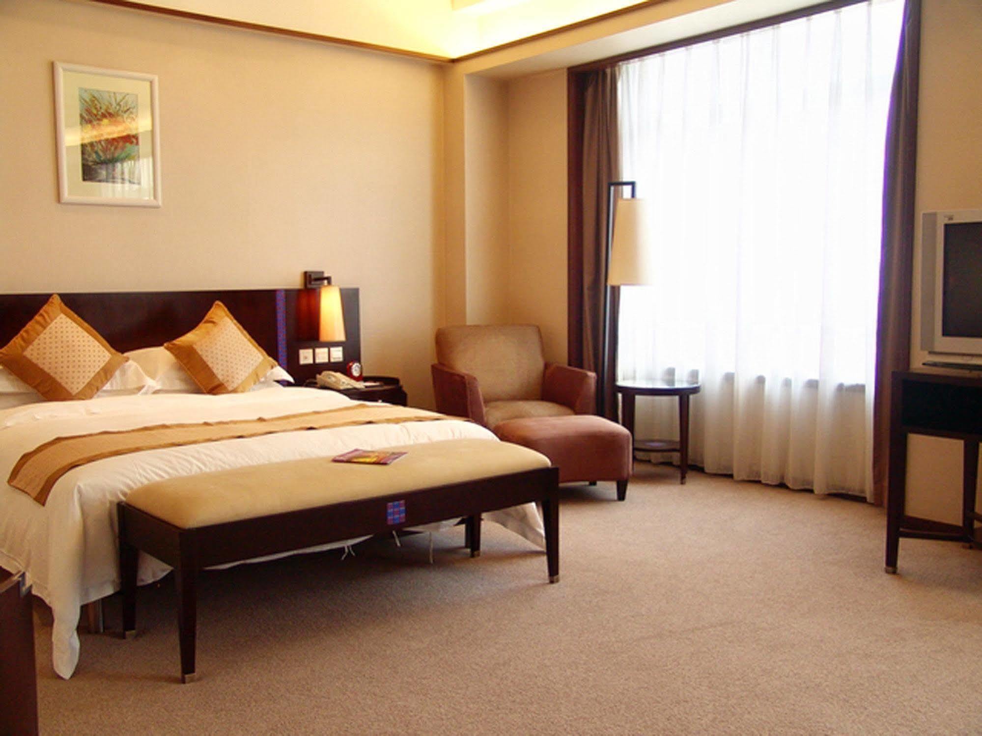 Dongguan Dongcheng International Hotel - Free Shuttle Buses For Executive Room Guests During Canton Fair Exterior photo