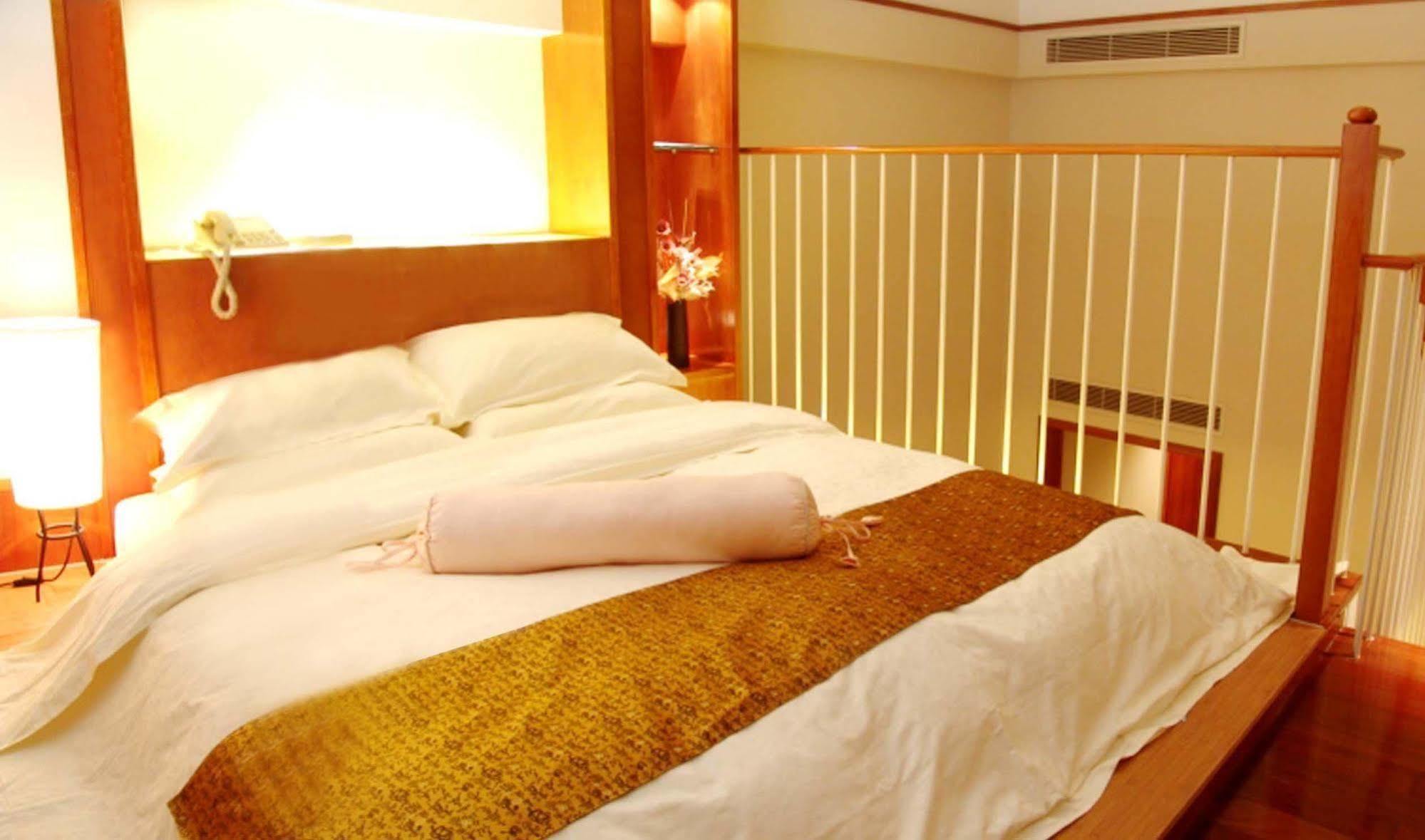 Dongguan Dongcheng International Hotel - Free Shuttle Buses For Executive Room Guests During Canton Fair Exterior photo